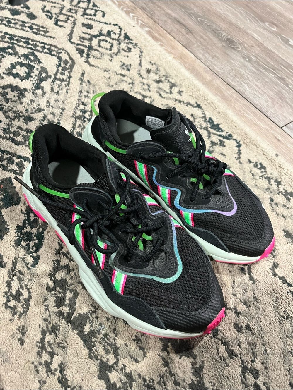 adidas Originals Ozweego Size 8.5 Men’s Core Black Shock Lime Shock Pink